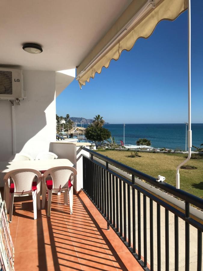 Apartamento A Pie De Playa. Nerja Kültér fotó
