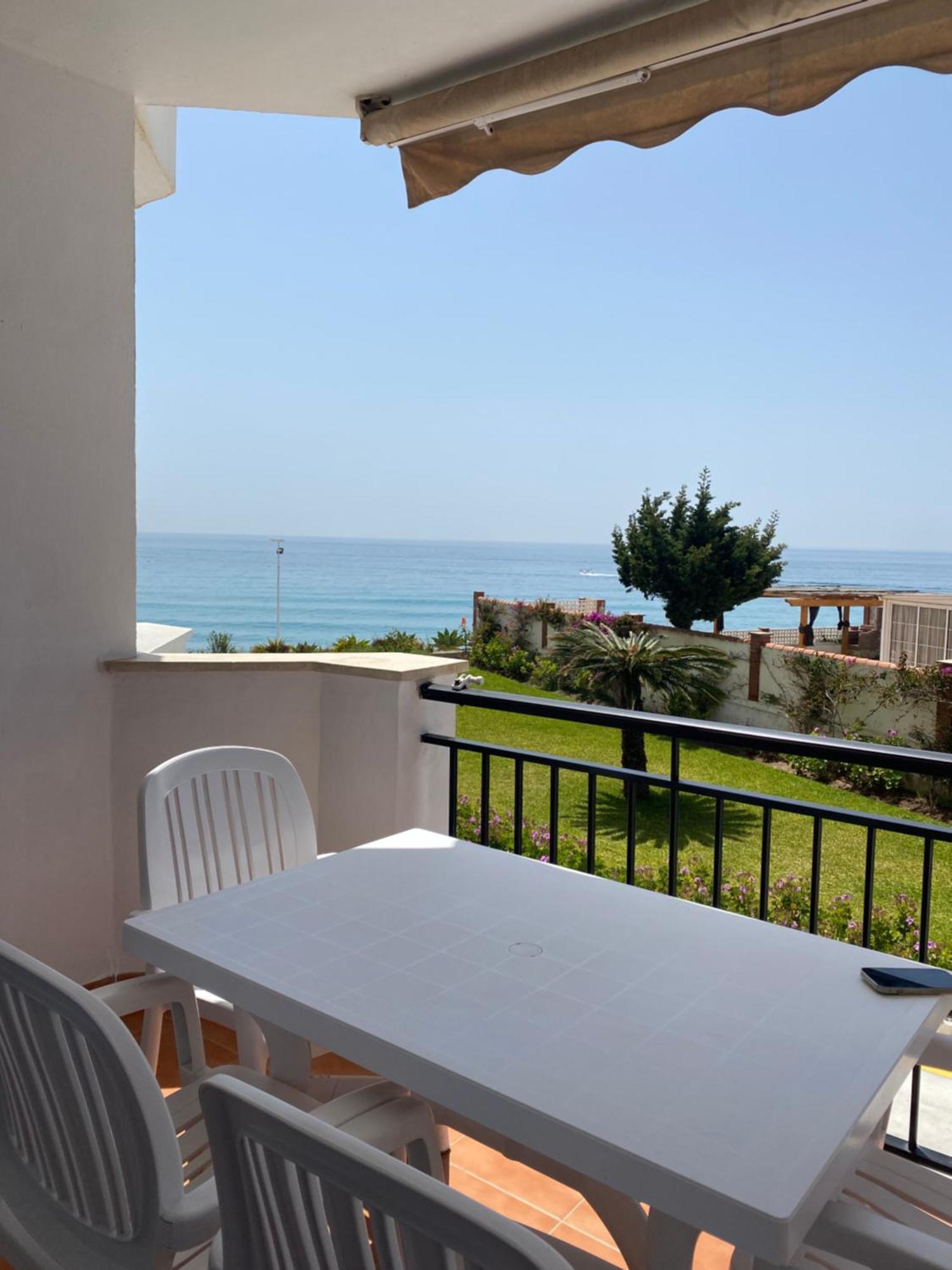 Apartamento A Pie De Playa. Nerja Kültér fotó