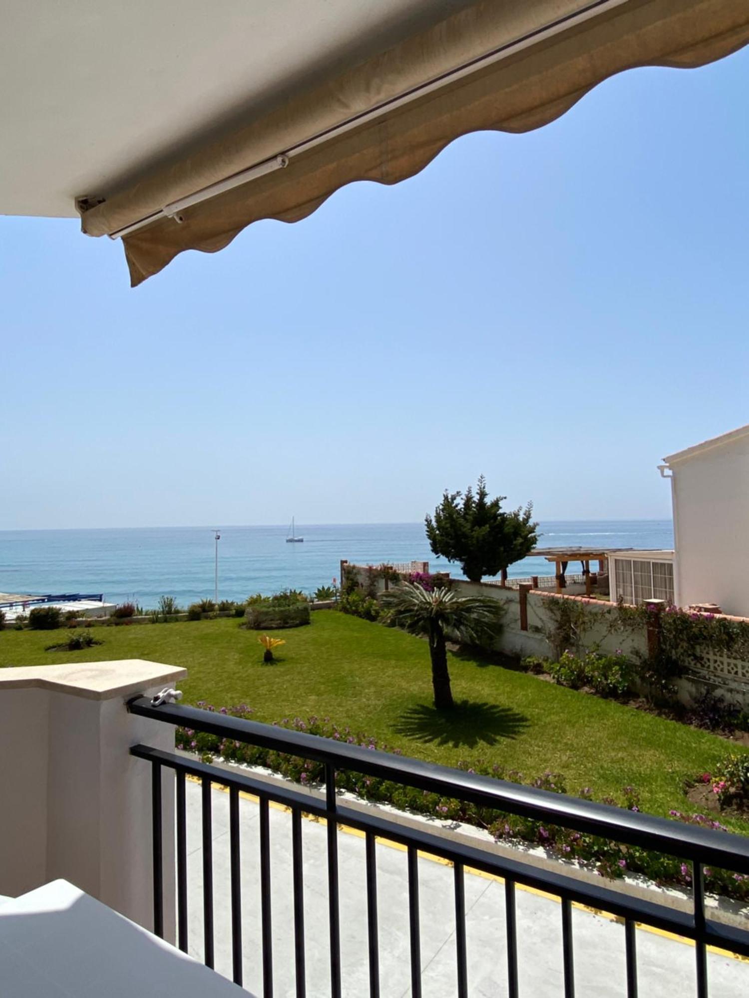 Apartamento A Pie De Playa. Nerja Kültér fotó